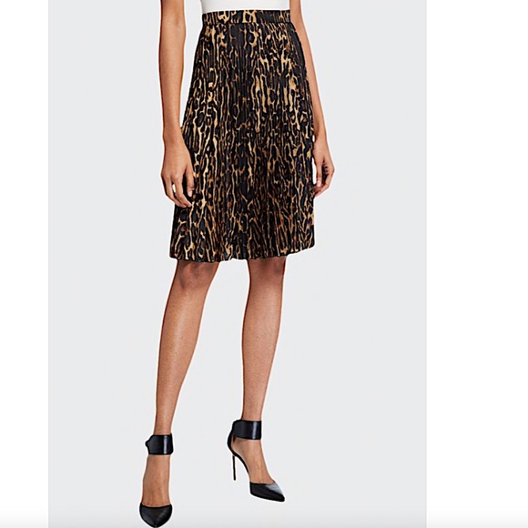 BURBERRY Pleated Midi Skirt With Leopard Print Motif In Black - Picture 3 of 16